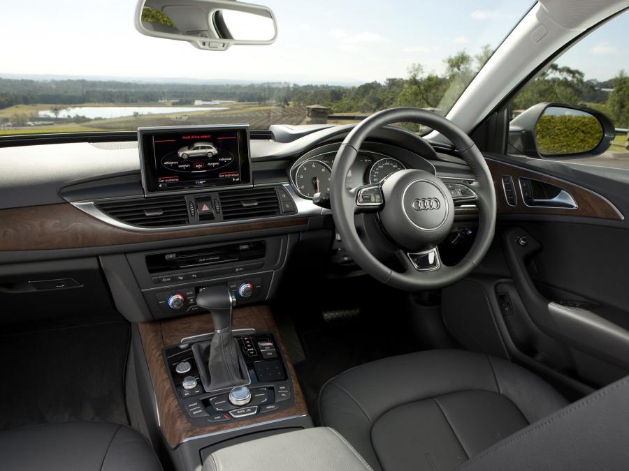 Торпедо Audi A6 2.0T Avant (4G, C7) 2011 года  (AU) (фото 8 из 9)